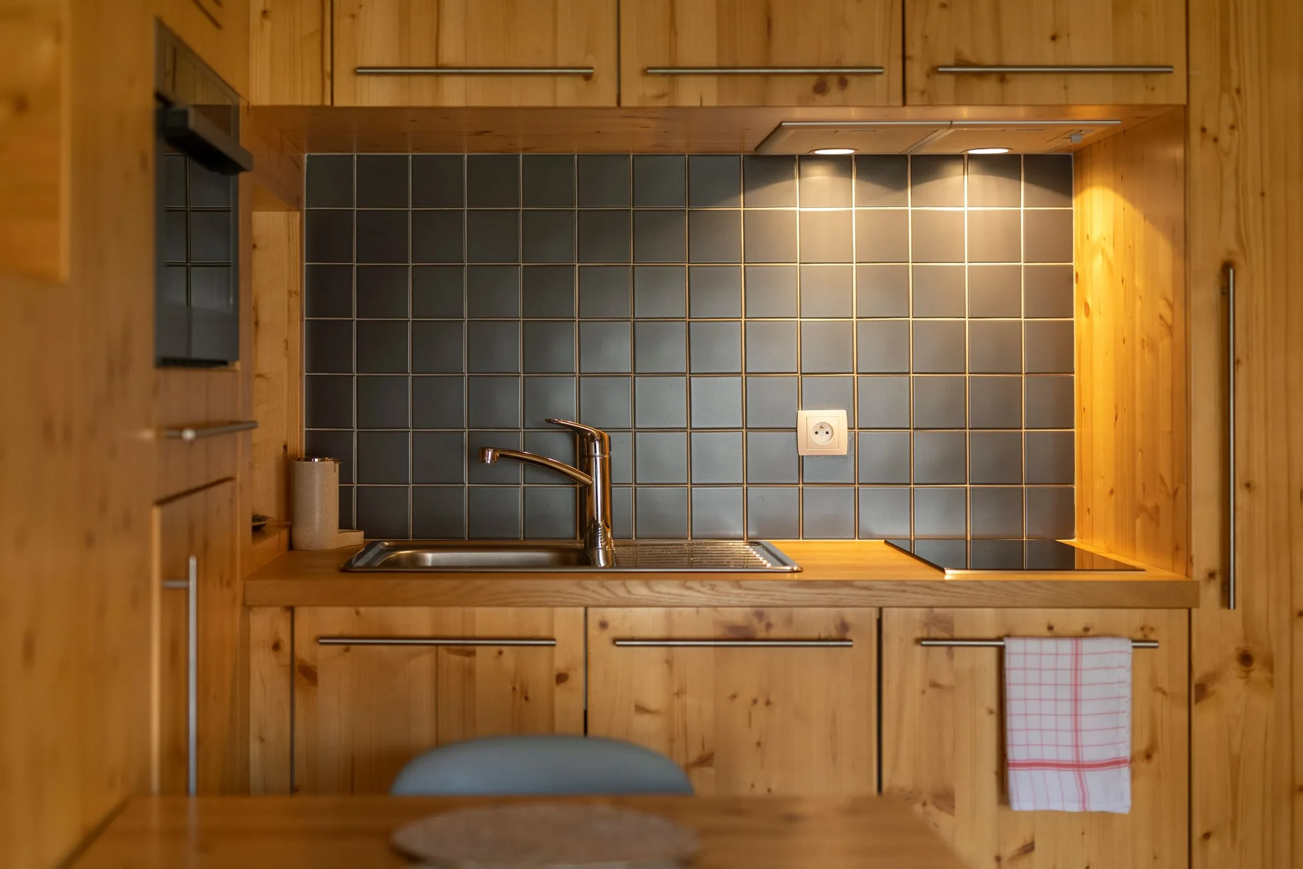 Modern wooden kitchen with tiled backsplash
